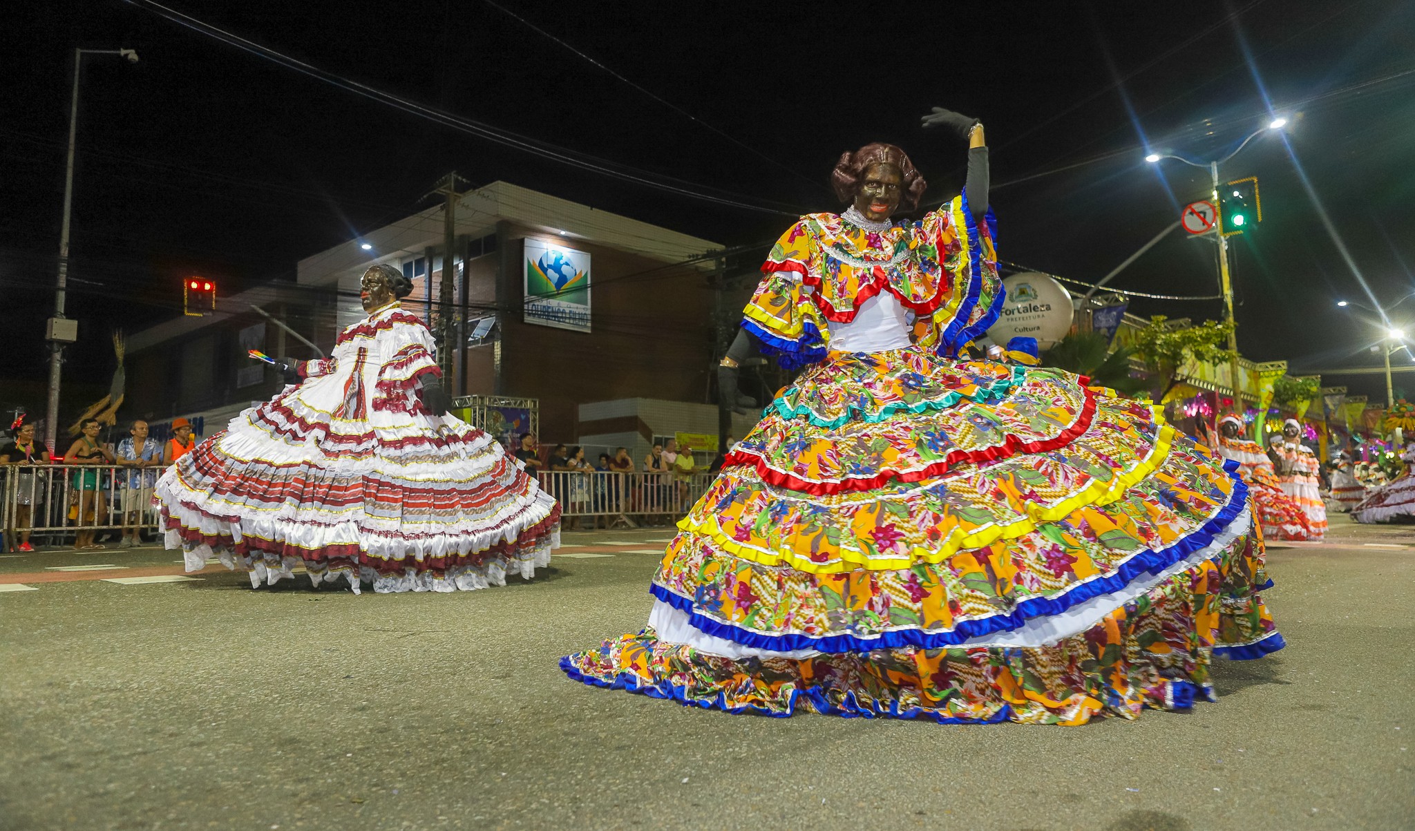 maracatu desfilando